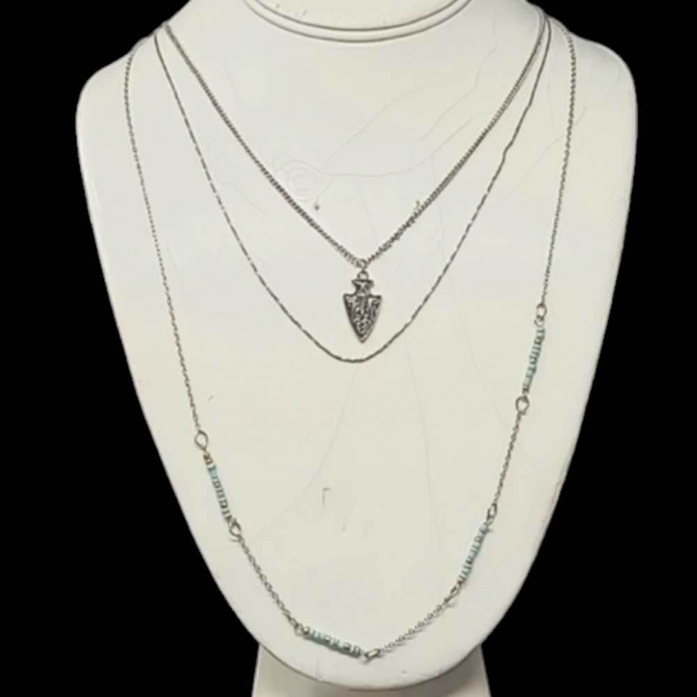18" SILVER TONE ARROW NECKLACE WITH TURQUOISE AND GOLD BEADS